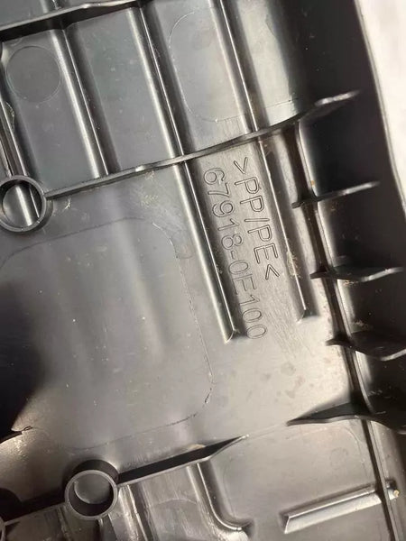 20 21 22 23 24 TOYOTA HIGHLANDER PESTILLO DE MALETERO UMBRAL PLACA DE PROTECCIÓN MOLDURA OEM A1176905100
