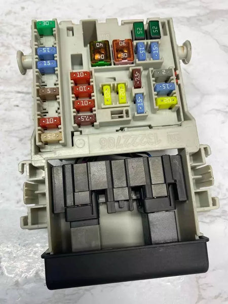 2016 BUICK LACROSSE JUNCTION BOX FUSE RELAY CABIN BLOCK ASSEMBLY OEM 13222786
