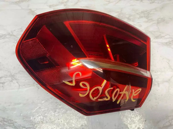 16 TO 19 VOLKSWAGEN PASSAT TAIL LIGHT RIGHT SIDE QUARTER INCANDESCENT 561945096P