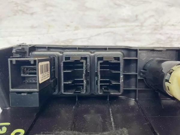 14 15 16 17 18 19 TOYOTA COROLLA CENTER CONSOLE USB PORT & JACK AUDIO ADAPTOR OEM 861900R010