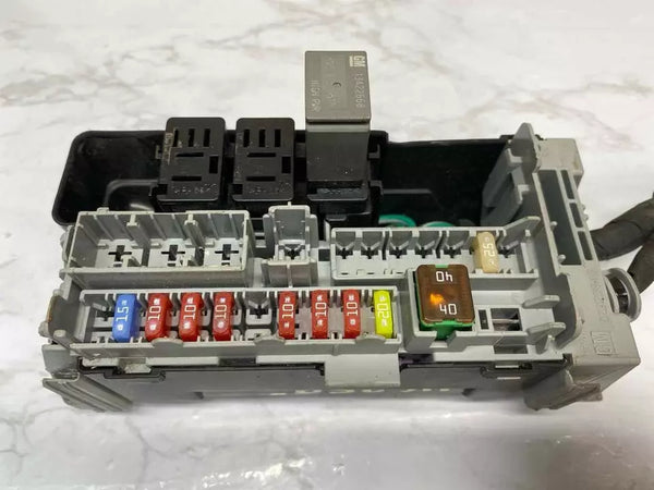 18 19 20 21 CHEVROLET EQUINOX CAJA DE CONEXIONES FUSIBLE RELÉ CONJUNTO TRASERO OEM 22923945