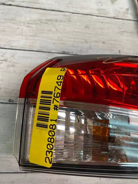 Toyota Corolla tail light 20 21 22 23 right side red quarter pane 8155112D10 OEM