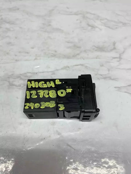 ADAPTADOR AUXILIAR DE AUDIO CON PUERTO USB PARA CONSOLA CENTRAL DE TOYOTA HIGHLANDER 2019 861900R010