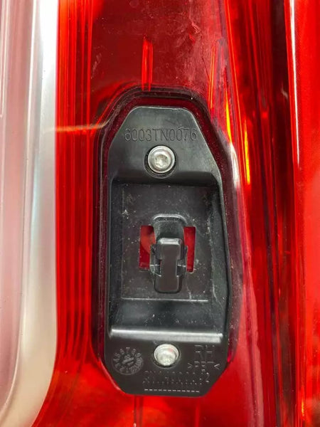18 19 20 21 22 HONDA ACCORD LUZ TRASERA TURBO MONTADA EN EL LADO DERECHO OEM 34150TVAA01