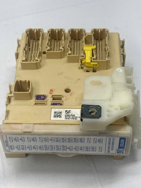 2015 TOYOTA COROLLA JUNCTION BOX CABIN FUSE RELAY BLOCK ASSEMBLY OEM 63582642