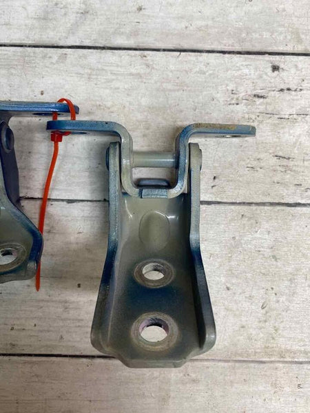 Kia Forte door hinge from 2019 to 2022 front right passanger side OEM assy