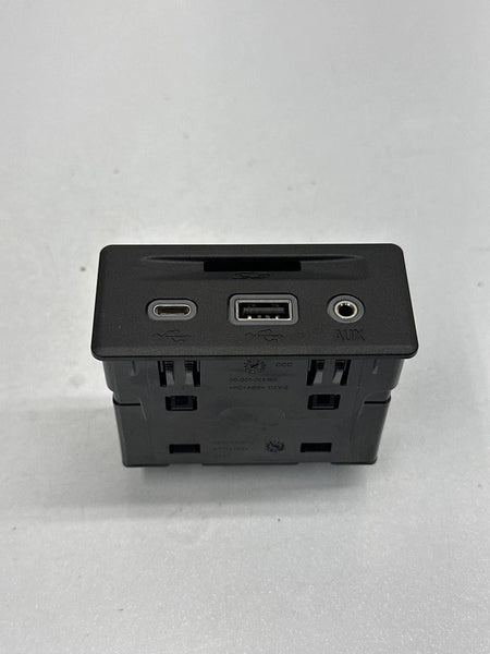 2023 CHEVY EQUINOX CENTER CONSOLE USB PORT CHARGER AUDIO AUXILIAR OEM 13529861