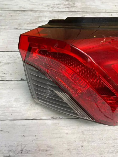 Toyota Rav4 lanterna traseira 2019 a 2023 conjunto de painel lateral direito OEM 8155142221