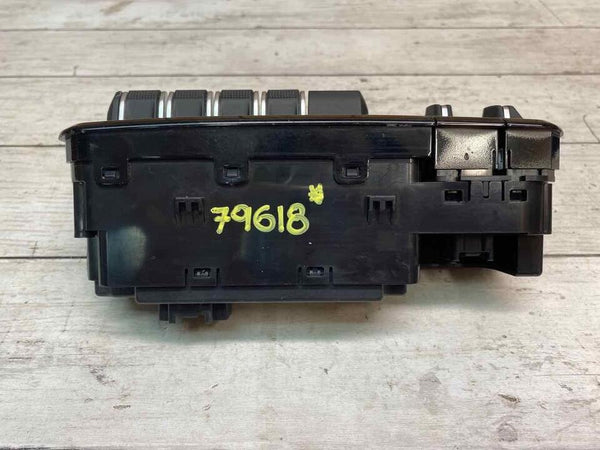 19 DODGE RAM 1500 INTERRUPTOR DEL PANEL DE CONTROL DE TRACCIÓN 68309262AD LA PANTALLA TIENE UN RASGUÑO