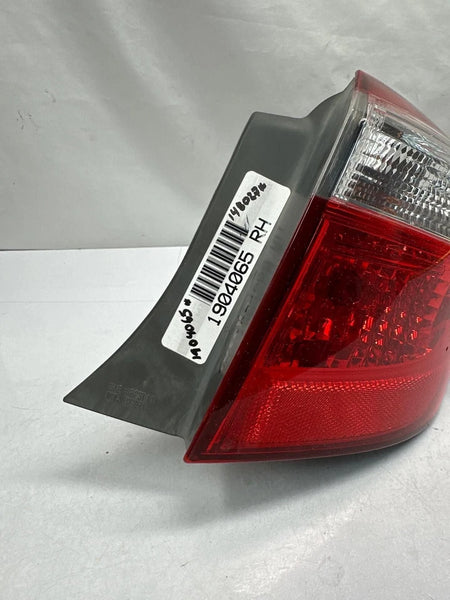 2014 TO 2016 TOYOTA COROLLA TAIL LIGHT RIGHT SIDE QUARTER PANEL ASSY OEM 8155002750