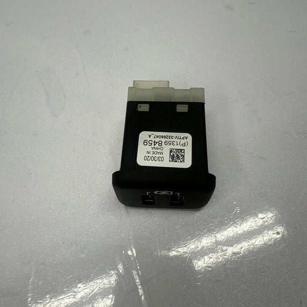 2018 TO 2021CHEVROLET TRAVERSE CENTER CONSOLE DUAL USB CHARGE PORT OEM 13598459