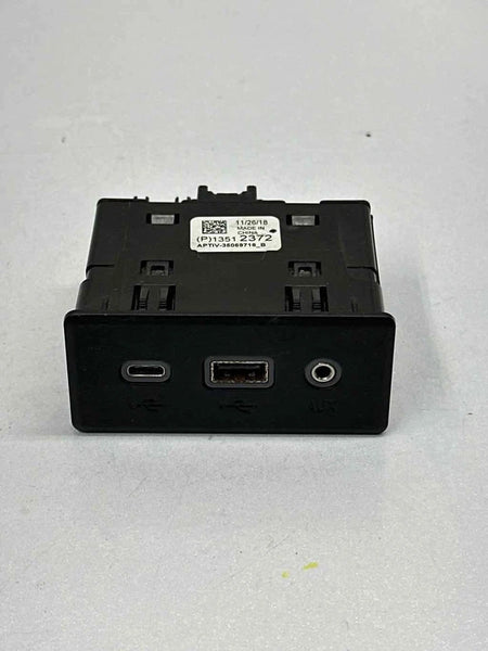 2018 TO 24 CHEVY EQUINOX CENTER CONSOLE USB PORT CHARGER AUDIO AUXILIAR OEM 13512372