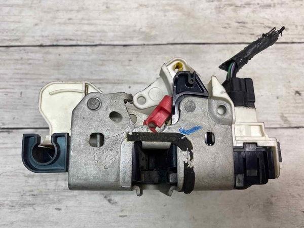 Actuador de pestillo de puerta de la cerradura de la puerta del ariete 2009-2021, lado delantero derecho OEM 04589422AH