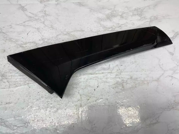 18 19 20 21 22 23 CHEVROLET EQUINOX MOLDURA DE APLIQUE DEL LADO DERECHO DEL PORTON TRASERO OEM 84214228