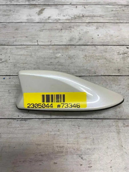 Toyota CHR radio antenna fm 20 22 roof shark fin white paint code 070 86760F4050