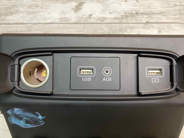 Hyundai Santa Fe 2020 usb port auxiliary jack charger assembly OEM 96120S1100