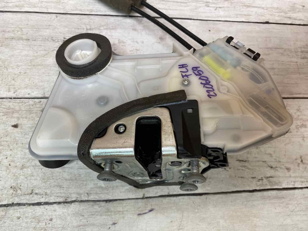 14 20 TOYOTA COROLLA TRAVA DA PORTA DIANTEIRA ESQUERDA LH ASSY OEM 6904002440