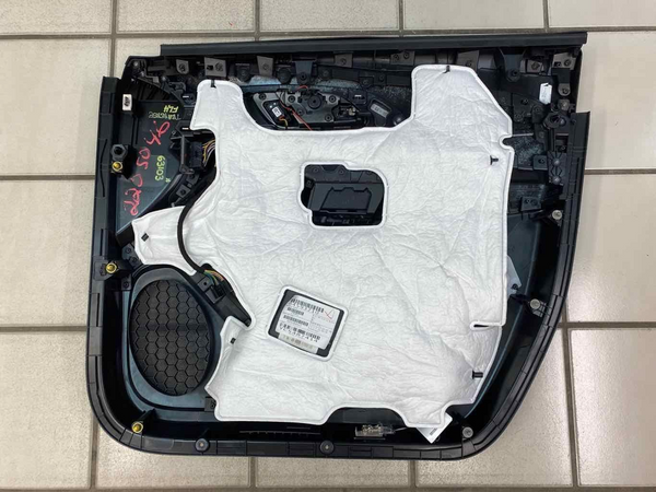 CHEVROLET TRAVERSE 2020 PANEL DE MOLDURA DE PUERTA INTERIOR DELANTERA IZQUIERDA DE CUERO NEGRO 84593210