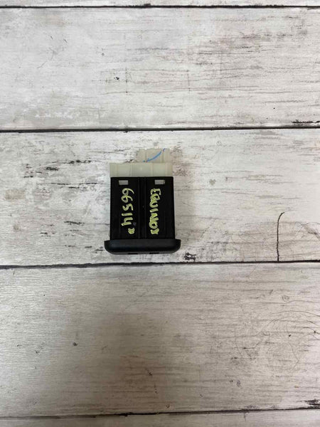Puerto de carga USB para Chevy Equinox 2020 OEM 13598459