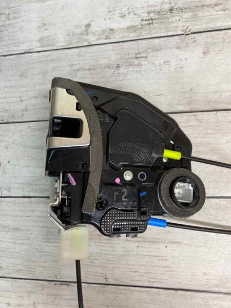 18 21 TOYOTA CHR JAPAN BUILT PESTILLO DE PUERTA DEL CONDUCTOR DELANTERO OEM 6904053130 LH 