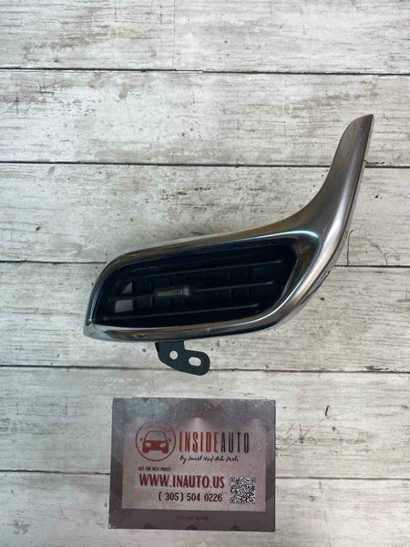 2017 GMC SUBURBAN AIR CONDITIONER HEATER VENT ASSY OEM 84211438