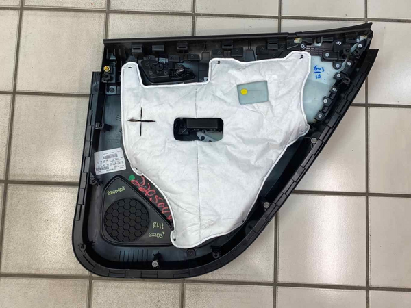 Moldura de panel de puerta trasera izquierda negra para Chevy Equinox (2018 a 2022) OEM 84441382