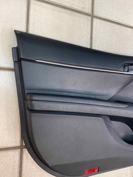 18 21 TOYOTA CAMRY PANEL DE MOLDURA DE PUERTA INTERIOR DELANTERA IZQUIERDA OEM 6762006N00C3