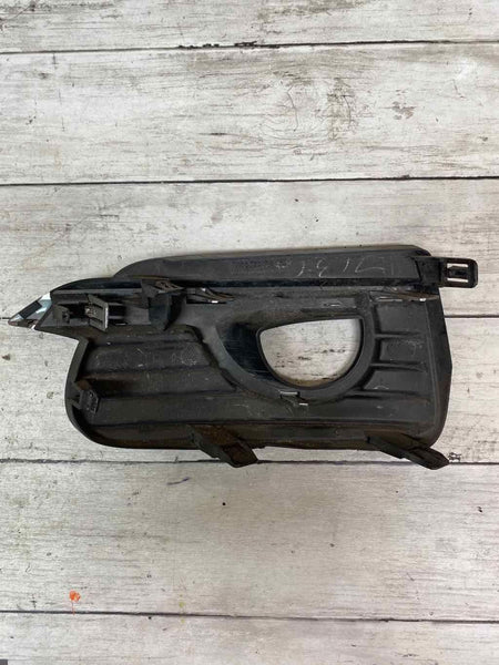 15 INFINITI Q50 FRONT PASSENGER SIDE FOG LIGHT BEZEL OEM 622564GA0A