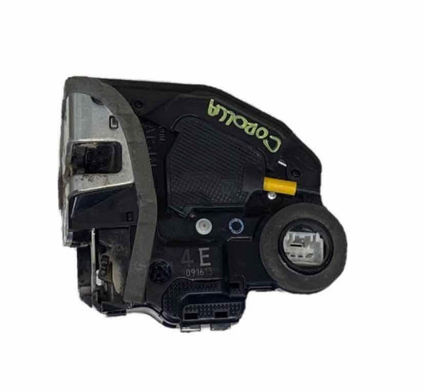 19 22 TOYOTA COROLLA HATCHBACK PESTILLO DE PUERTA TRASERA DEL LADO DEL CONDUCTOR OEM 6905033130 LH