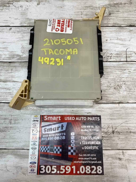 2016 2019 TOYOTA TACOMA 3.5L JUNCTION BLOCK FUSE RELAY BOX 8273004062