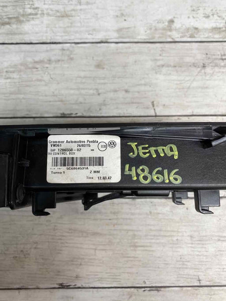 2015 VOLKSWAGEN JETTA SEM GLI CAIXA DE CARREGAMENTO PORTA OEM 5C6864531A