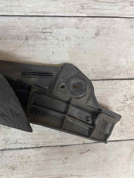 El guardabarros trasero derecho de Toyota Highlander 2020 tiene rayones. OEM 750770E040 RH