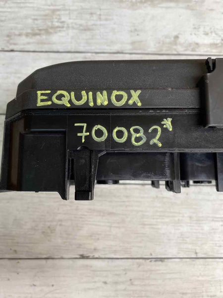 Caja de relés y fusibles del motor Chevy Equinox 18-21, conjunto OEM 84582317