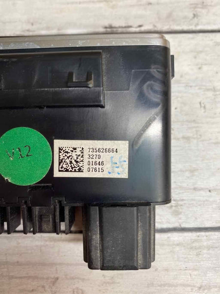 Fiat 500 2016 usb porta auxiliar assy OEM 735626664