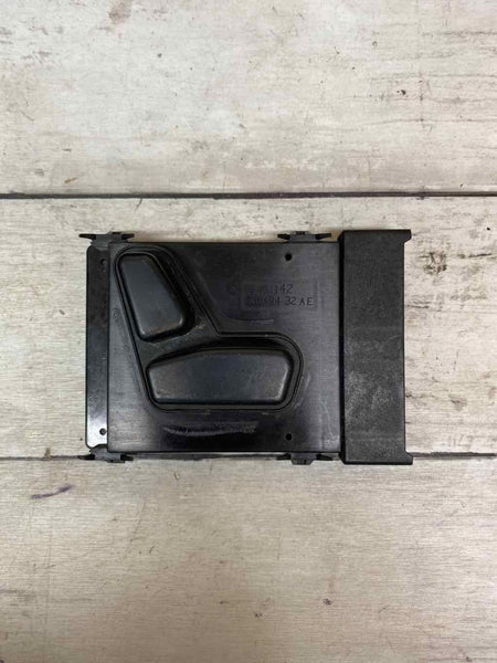 2015 JEEP GRAND CHEROKEE RIGHT SIDE SEAT SWITCH ASSY OEM 5649432AE