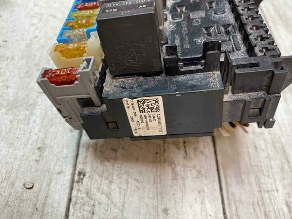 2017 2019 INFINITI QX30 JUNCTION FUSE RELAY BOX OEM A2469067100