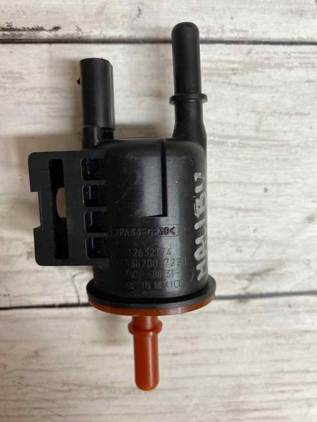 Válvula de control de purga del sistema de emisiones de combustible para Chevy Malibu 2017 OEM 12632174