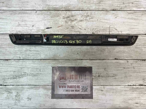 2017 2018 INFINITI QX30 FRONT PASSENGER SIDE DOOR MOULDING OEM 20151208003