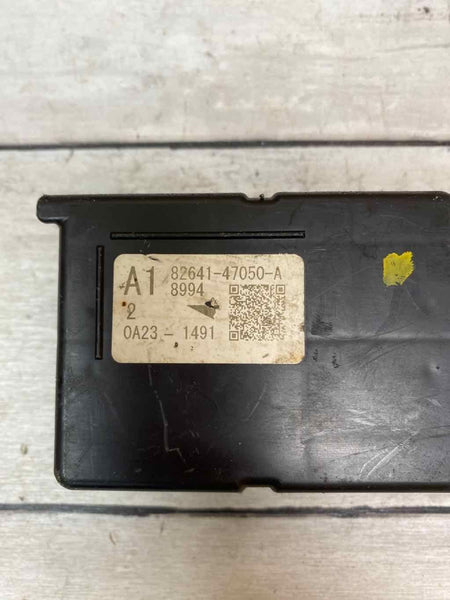 Conjunto de caja de relé de fusibles para Toyota CHR 2021 OEM 8264147050