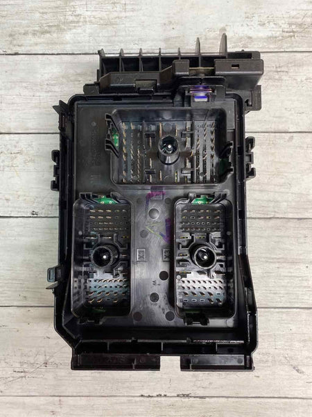 Caja de relés y fusibles del motor Chevy Equinox 18-21, conjunto OEM 84582317
