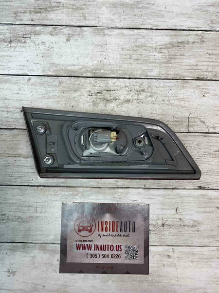 2012 2014 TOYOTA CAMRY PASSENGER SIDE TAIL LIGHT LID GATE MOUNTED ASSY 8158006380
