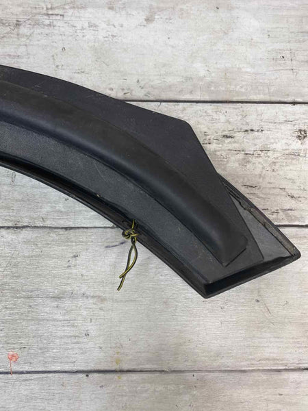 El guardabarros trasero derecho de Toyota Highlander 2020 tiene rayones. OEM 750770E040 RH