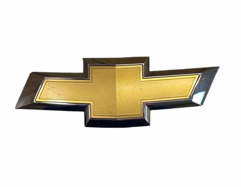 2021 CHEVY TRAVERSE FRONT GRILLE EMBLEM OEM 23165730