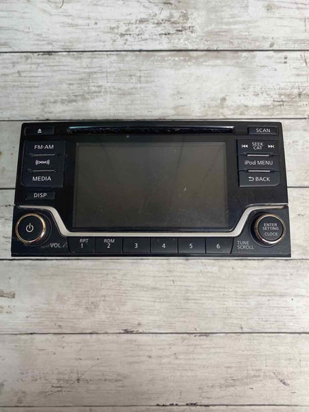 17-19 NISSAN SENTRA RECEPTOR DE RADIO Y PANTALLA DE 5.0" CONJUNTO OEM 281854AF6A