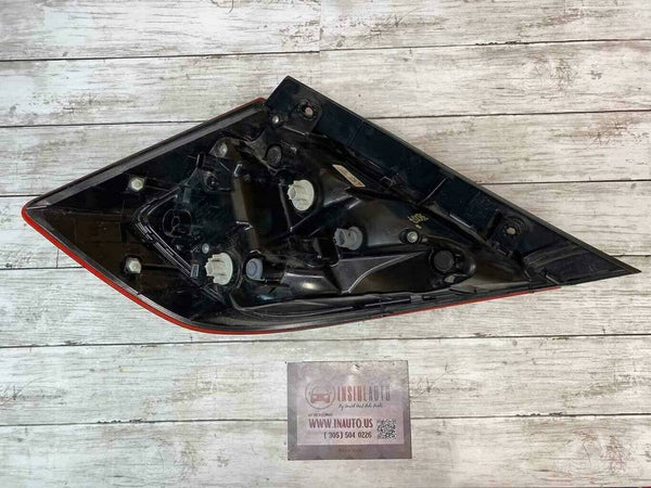 2016 2019 HONDA CIVIC PASSENGER SIDE TAIL LIGHT *HAS A SMALL CHIP BROKEN 33500TBAA01