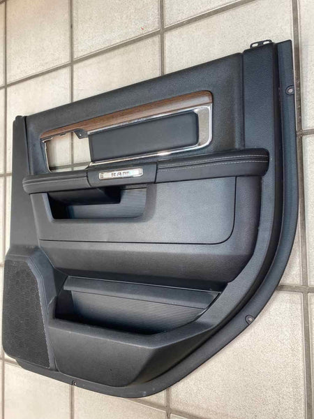 Moldura de panel de puerta para Dodge Ram 13/21 Crew Can, parte trasera derecha, color negro, OEM 1VZ401X9AF