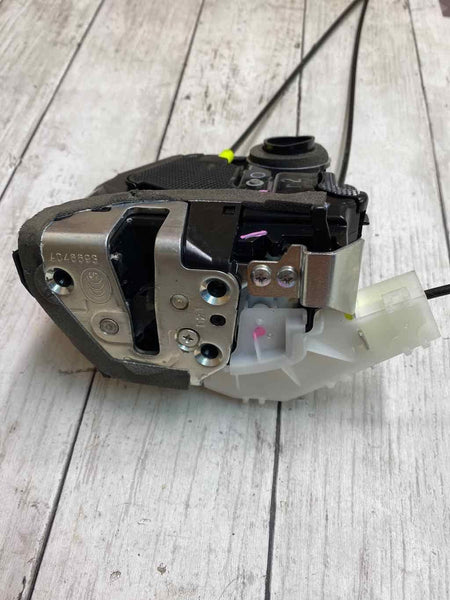 18 21 TOYOTA CHR JAPAN BUILT PESTILLO DE PUERTA DEL CONDUCTOR DELANTERO OEM 6904053130 LH 