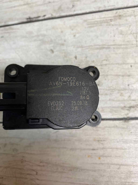 Servoaccionamiento de trampilla de aire para Lincoln MKC 2019 OEM AV6N19E616BA
