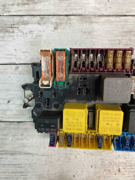 2017 2019 INFINITI QX30 JUNCTION FUSE RELAY BOX OEM A2469067100