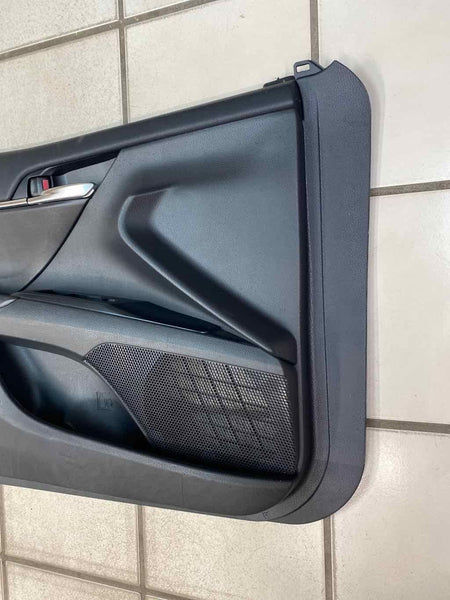 18 21 TOYOTA CAMRY PANEL DE MOLDURA DE PUERTA INTERIOR DELANTERA IZQUIERDA OEM 6762006N00C3